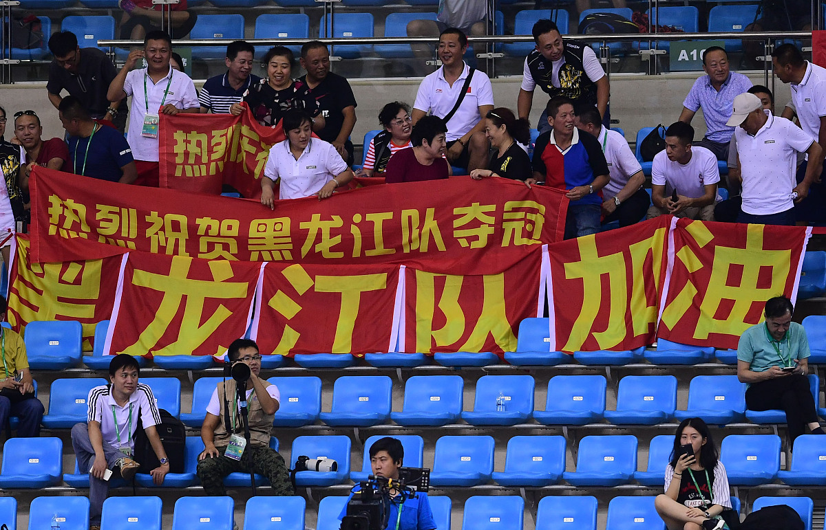 一场重要的比赛中,球队全力以赴,最终获得胜利 一场重要的比赛中,球队全力以赴,最终获得胜利