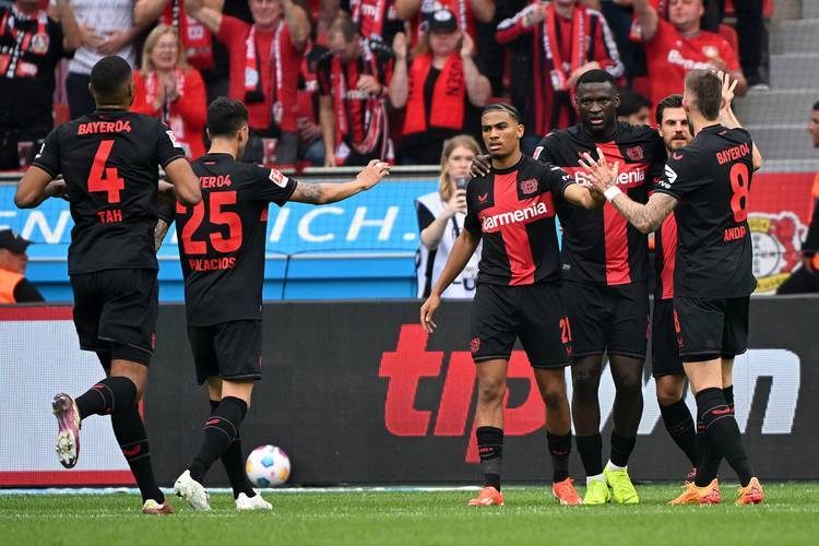 勒沃库森杀入前四,追赶多特蒙德 勒沃库森杀入前四,追赶多特蒙德