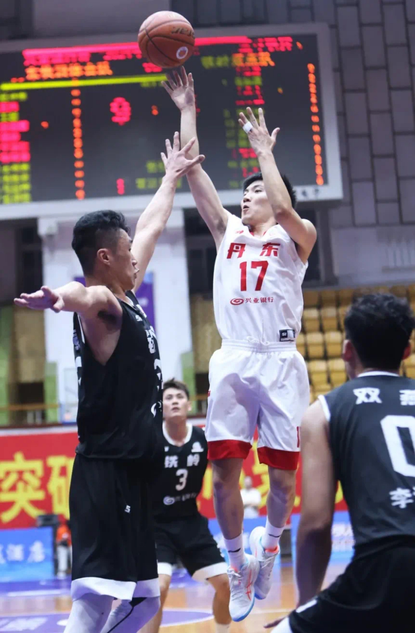 辽宁男篮主场告捷,稳居东部第二 辽宁男篮主场告捷,稳居东部第二
