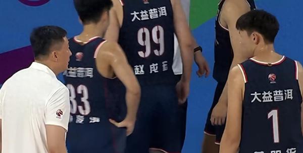 梅斯小将崭露头角,成为队内新希望 梅斯小将崭露头角,成为队内新希望