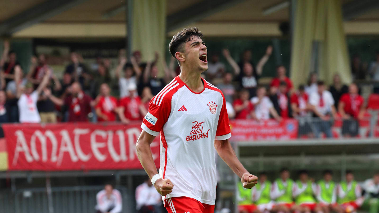 拜仁慕尼黑豪取10连胜领跑 拜仁慕尼黑豪取10连胜领跑