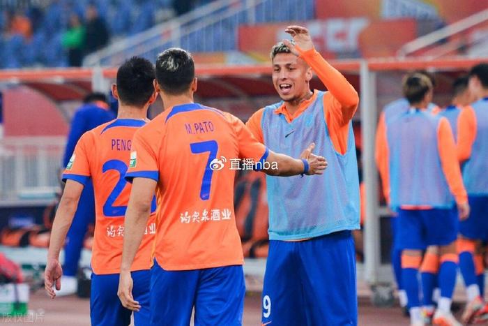 上港客场力克鲁能,赢得关键比赛胜利 上港客场力克鲁能,赢得关键比赛胜利