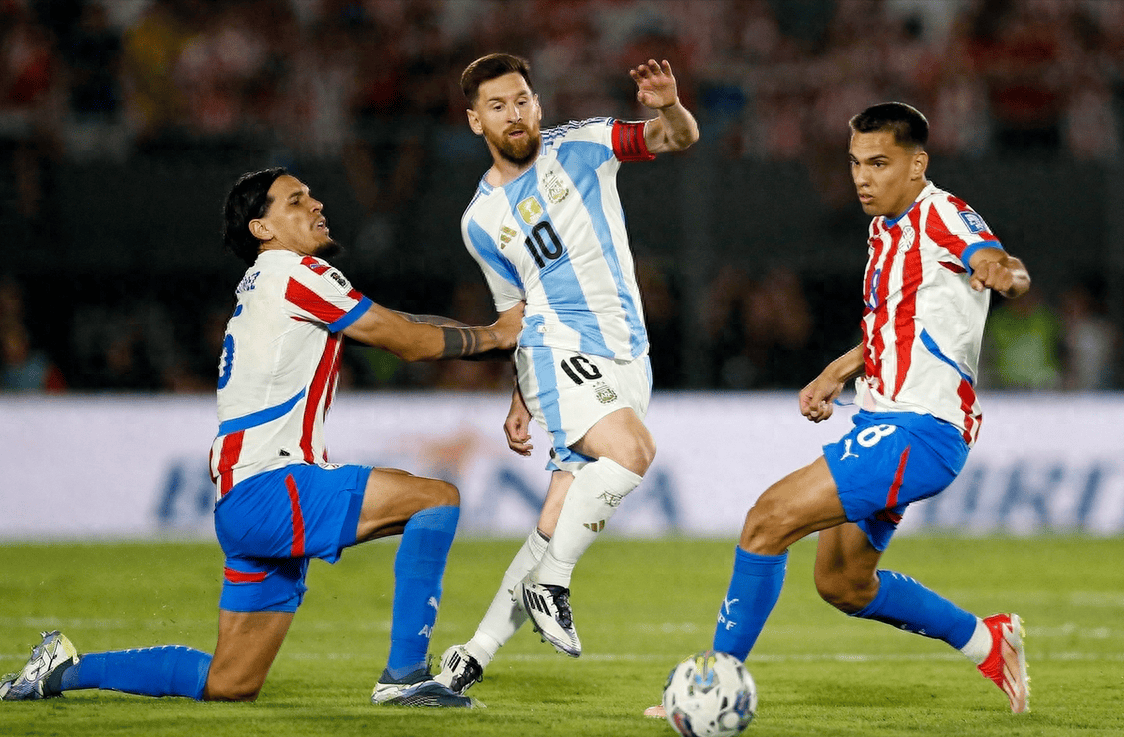 巴拉圭队主力前锋进球功不可没 巴拉圭队主力前锋进球功不可没