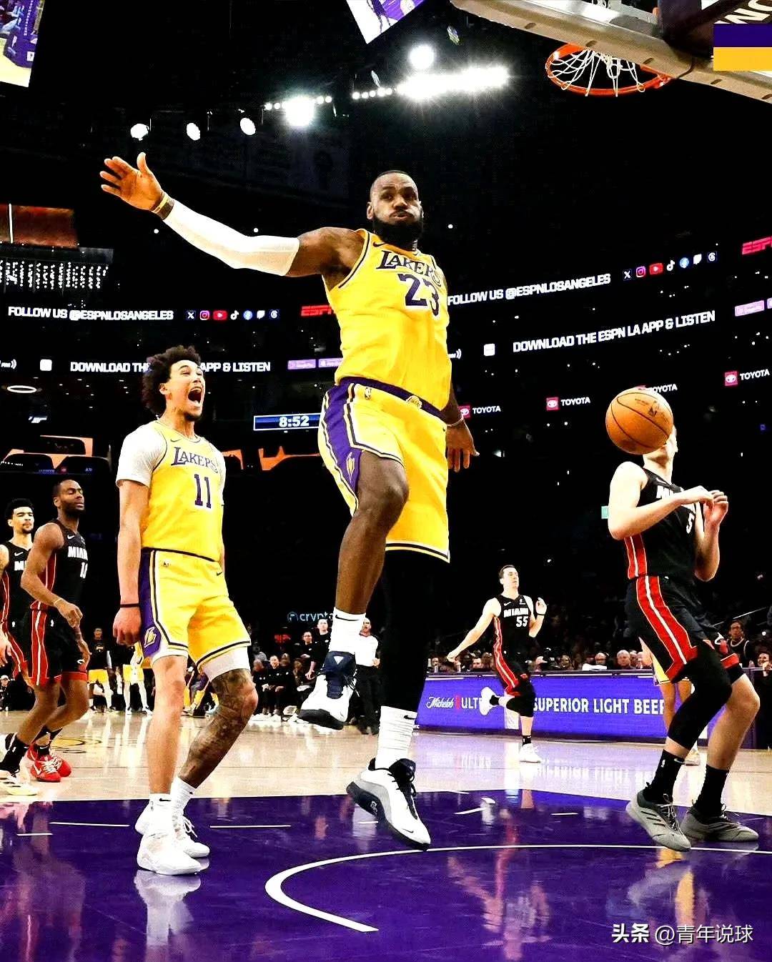 马刺主场大胜湖人,重回西部前四 马刺主场大胜湖人,重回西部前四