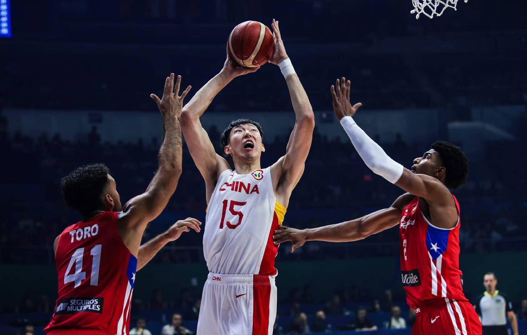 内线强力碾压,助球队卫冕成功 内线强力碾压,助球队卫冕成功