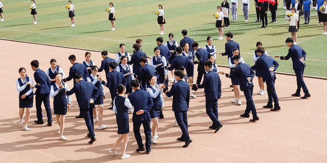 玫瑰队绽放绚烂光芒,尽展风采 玫瑰队绽放绚烂光芒,尽展风采