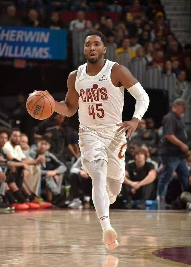 篮网主场大胜骑士,实现反弹 篮网主场大胜骑士,实现反弹