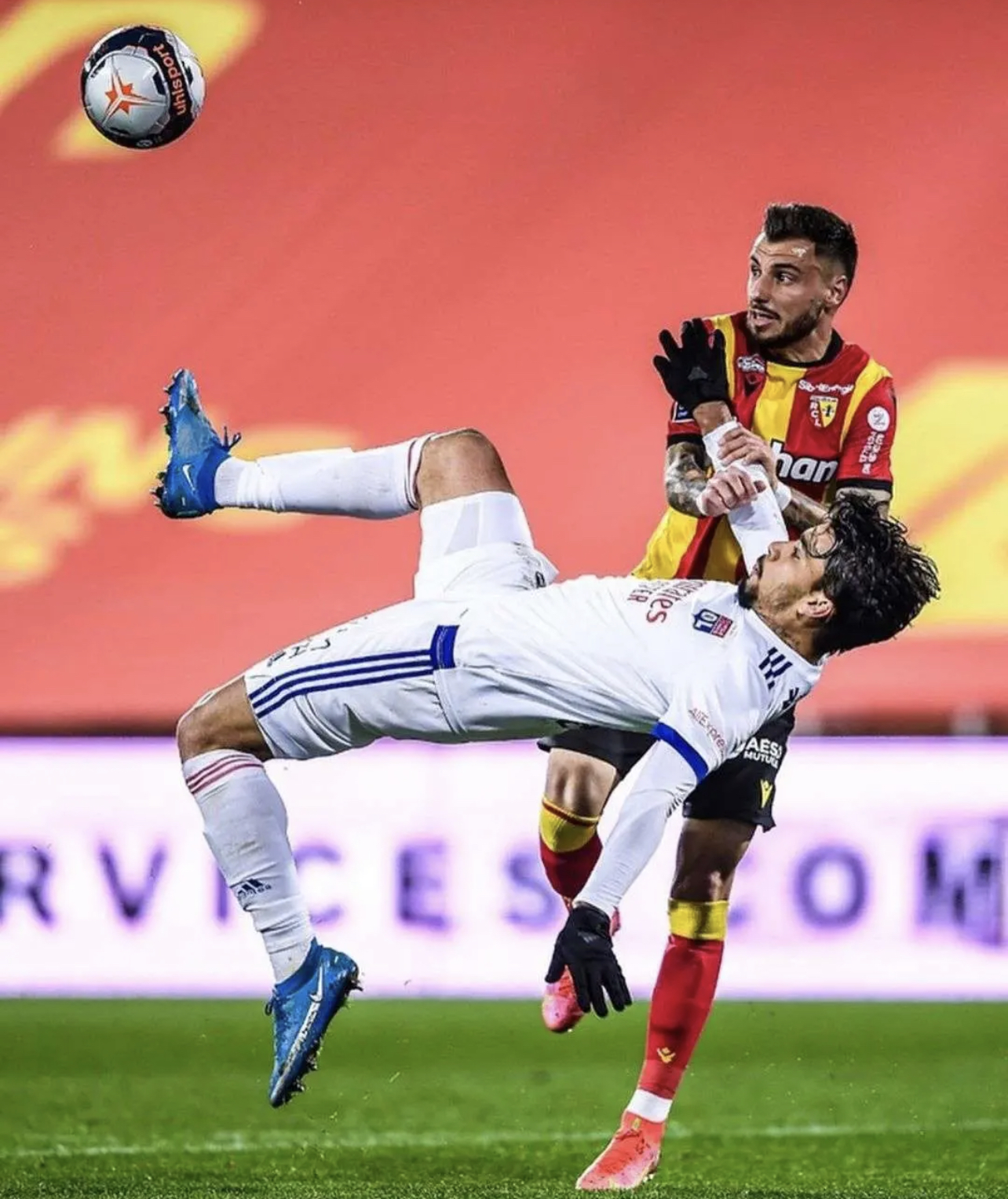 卡塔尔球队利剑出击,狂追梦想引发热议 卡塔尔球队利剑出击,狂追梦想引发热议