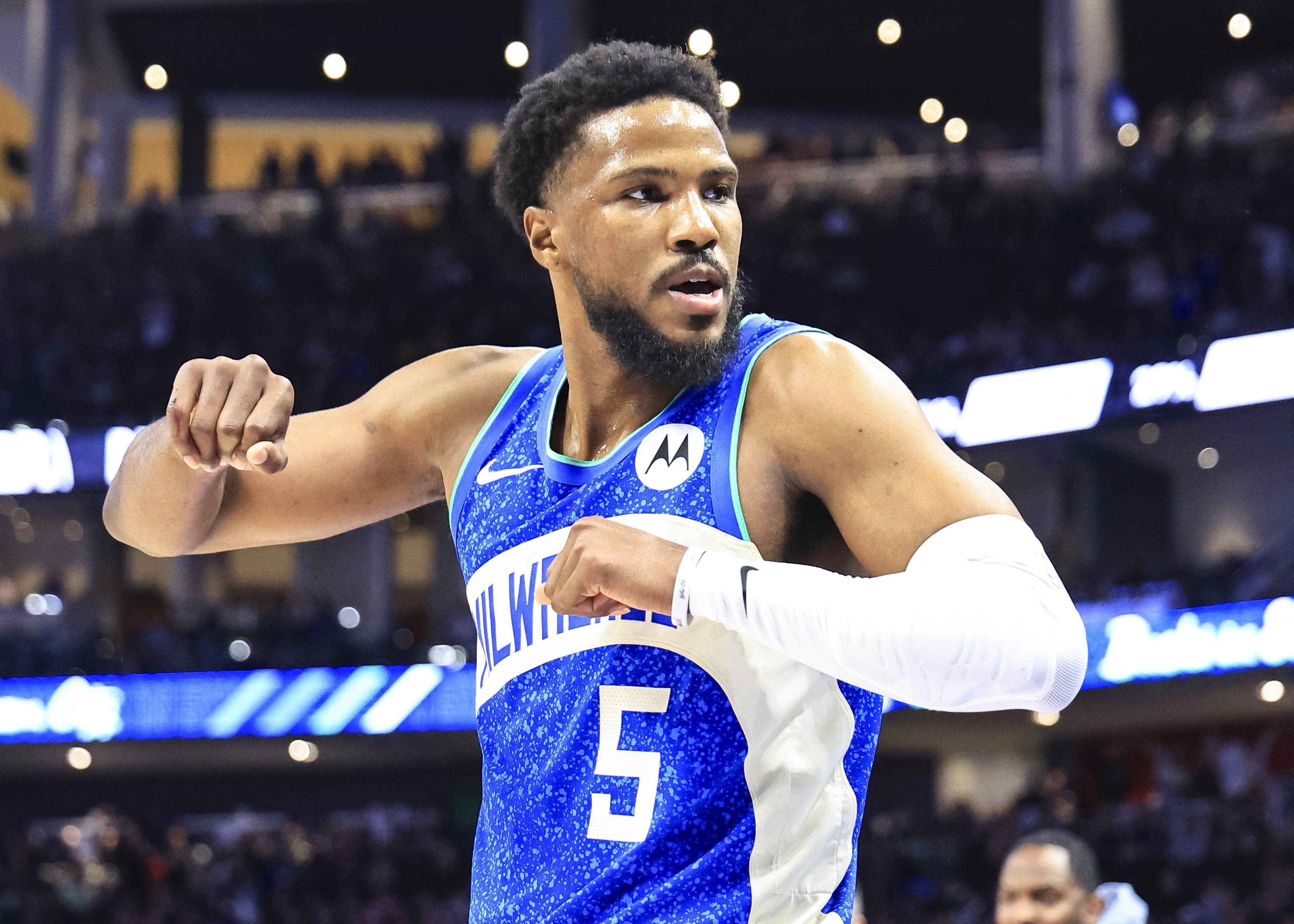 雄鹿战胜篮网,晋级东部半决赛将对阵公牛 雄鹿战胜篮网,晋级东部半决赛将对阵公牛