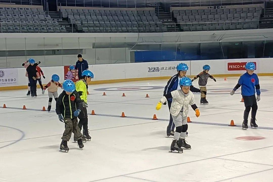 瑞士篮球协会举办篮球夏令营,吸引孩子们参与运动 瑞士篮球协会举办篮球夏令营,吸引孩子们参与运动