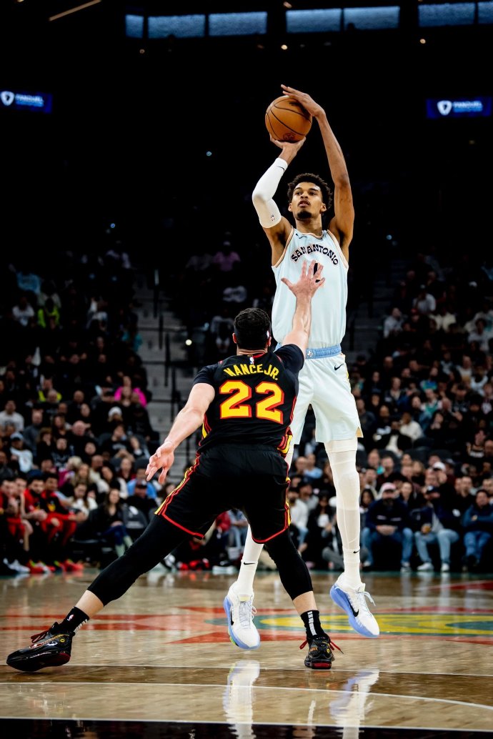 星空体育官网-马刺队在关键时刻发挥稳定,取得胜利