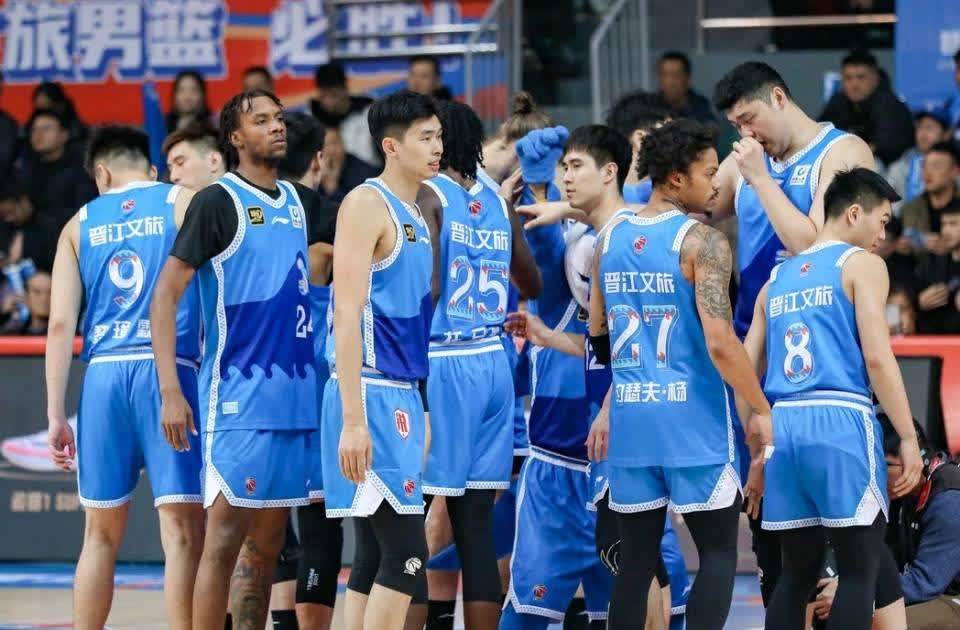 上海男篮主场告捷,击败浙江队 上海男篮主场告捷,击败浙江队