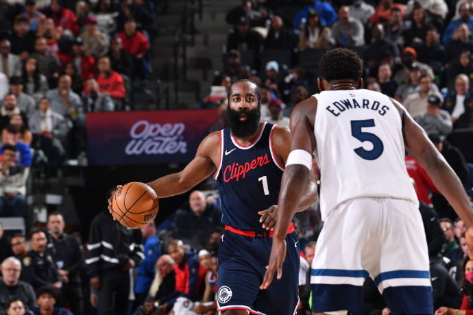 快船客场力克黄蜂,终结对手连胜 快船客场力克黄蜂,终结对手连胜