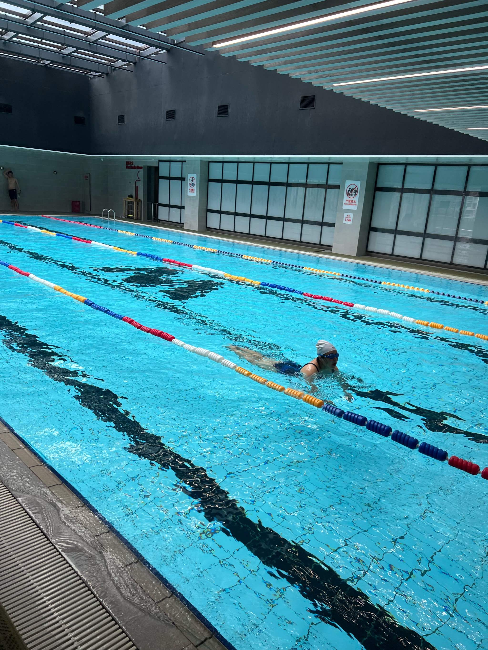 挑战自我!意大利选手突破游泳纪录 挑战自我!意大利选手突破游泳纪录