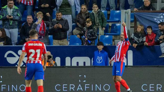 防守坚若磐石!球队铁桶般封堵对手攻势 防守坚若磐石!球队铁桶般封堵对手攻势