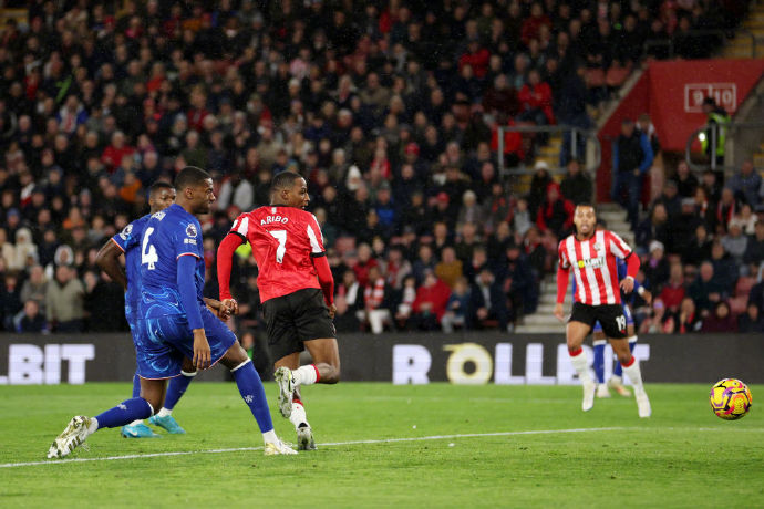 切尔西前锋犀利进攻,场场都成为对手头号威胁 切尔西前锋犀利进攻,场场都成为对手头号威胁