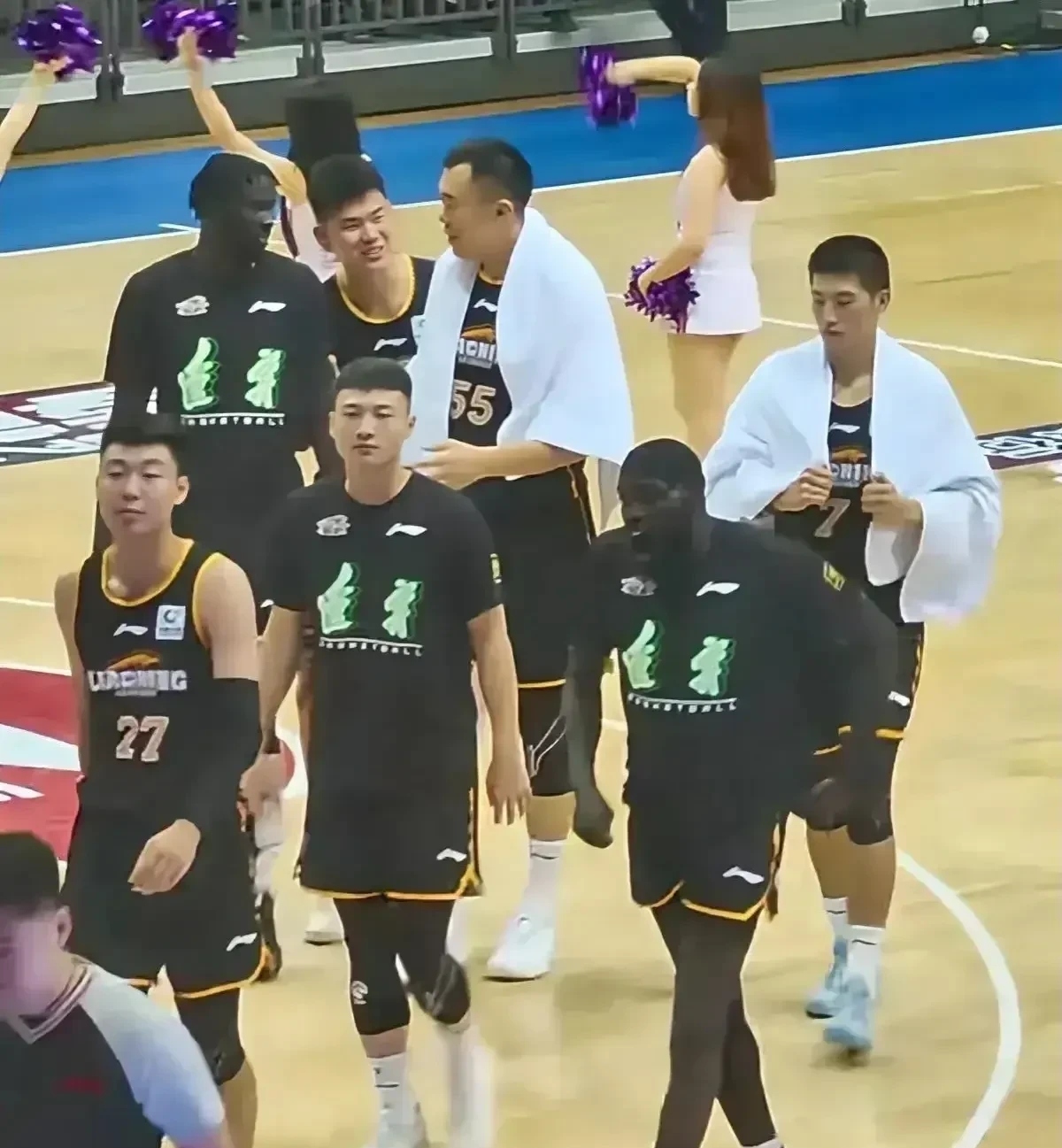 吉林男篮不敌辽宁队,遭遇连败 吉林男篮不敌辽宁队,遭遇连败