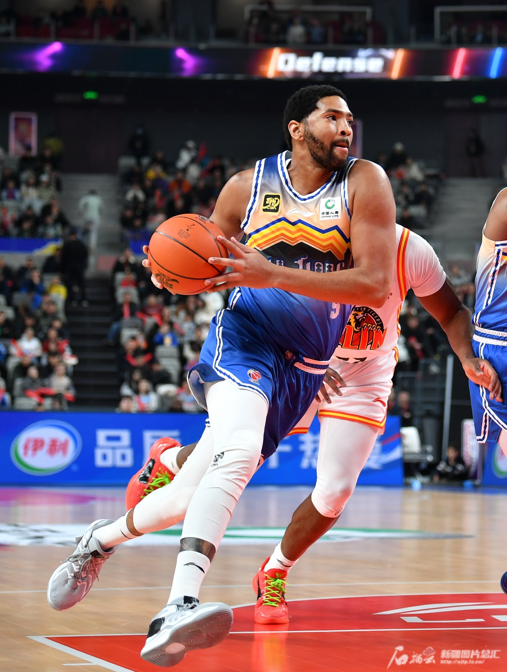 阿尔勒客场告捷,力克对手赢得比赛 阿尔勒客场告捷,力克对手赢得比赛