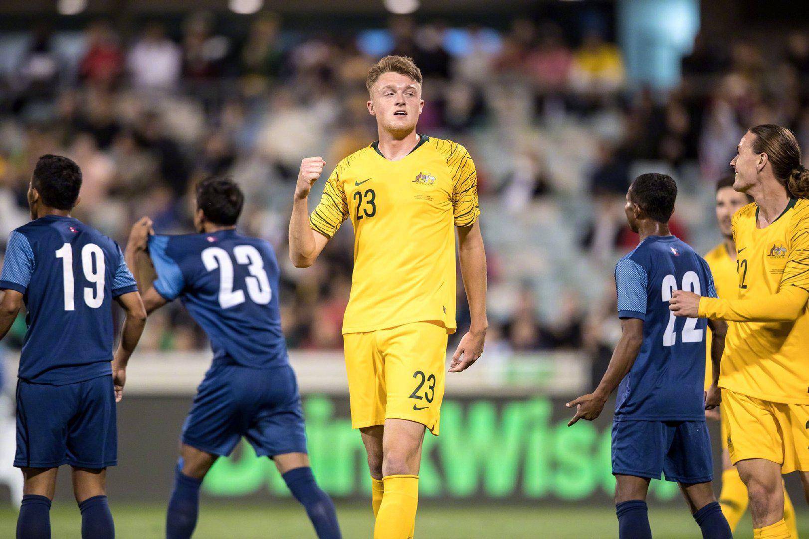 球队备战有方,比赛中严阵以待迎接挑战 球队备战有方,比赛中严阵以待迎接挑战