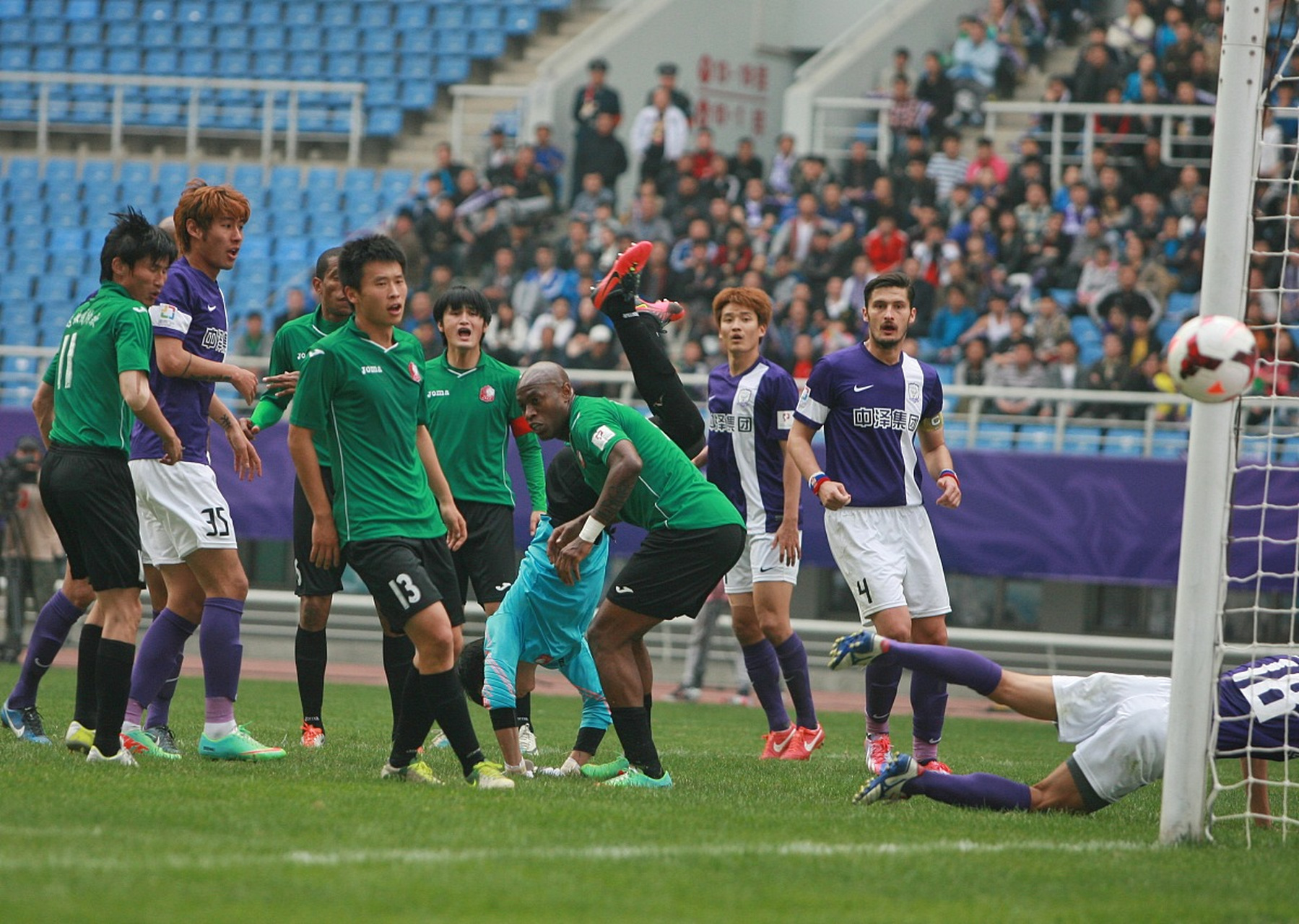 柏林赫塔主场击败斯图加特,保持胜势 柏林赫塔主场击败斯图加特,保持胜势