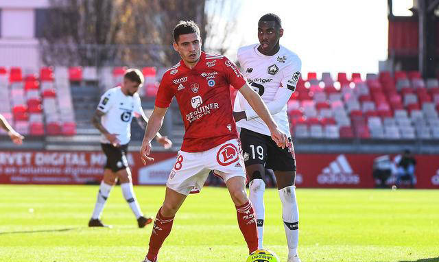 里尔球员状态回升,球队冲击欧洲赛场 里尔球员状态回升,球队冲击欧洲赛场