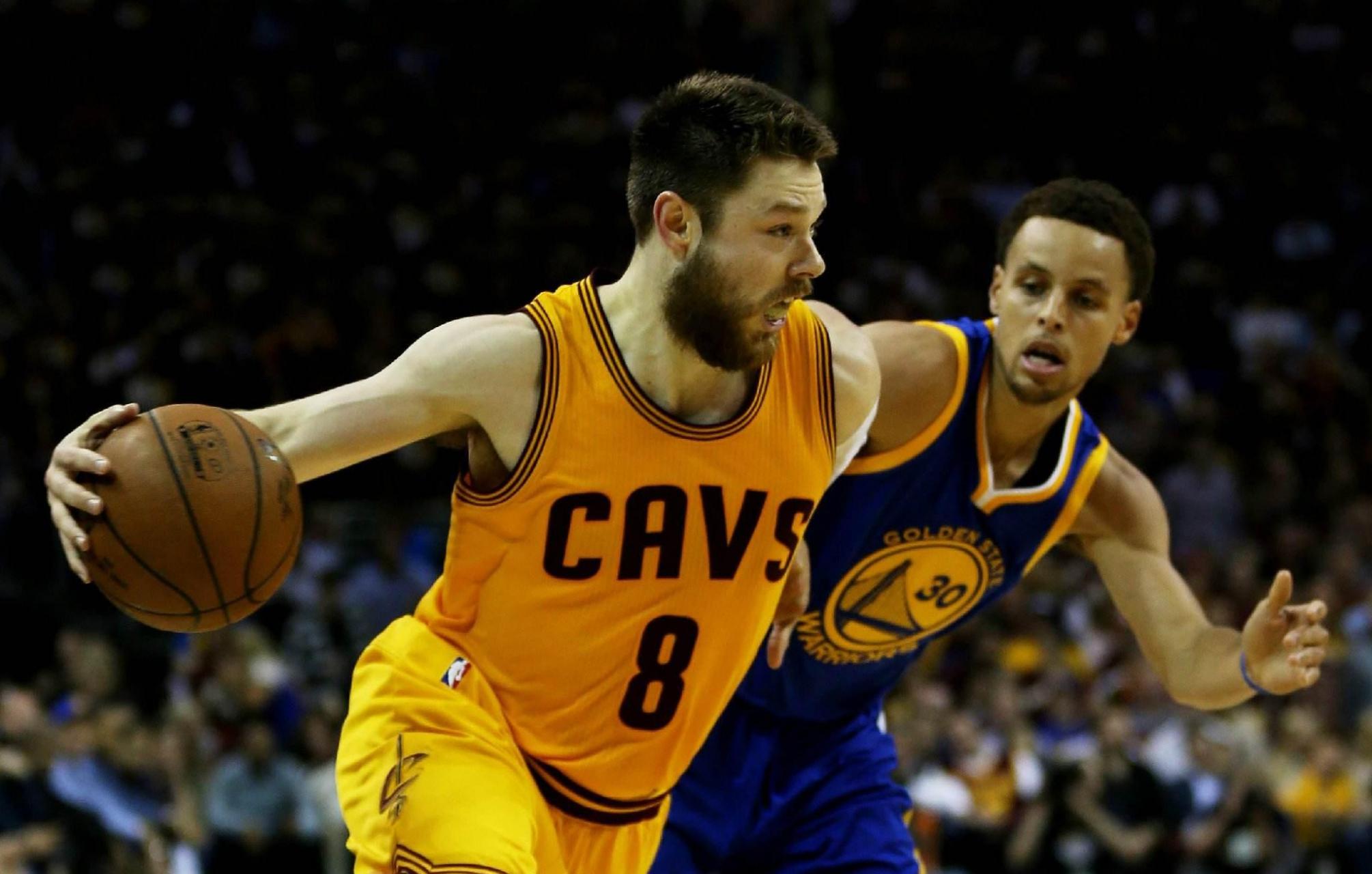 荷兰国家队新秀闪耀场上,力争在欧洲赛场上取胜 荷兰国家队新秀闪耀场上,力争在欧洲赛场上取胜