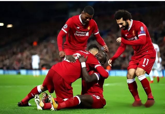 锋线猛将大放异彩,助球队夺得胜利! 锋线猛将大放异彩,助球队夺得胜利!