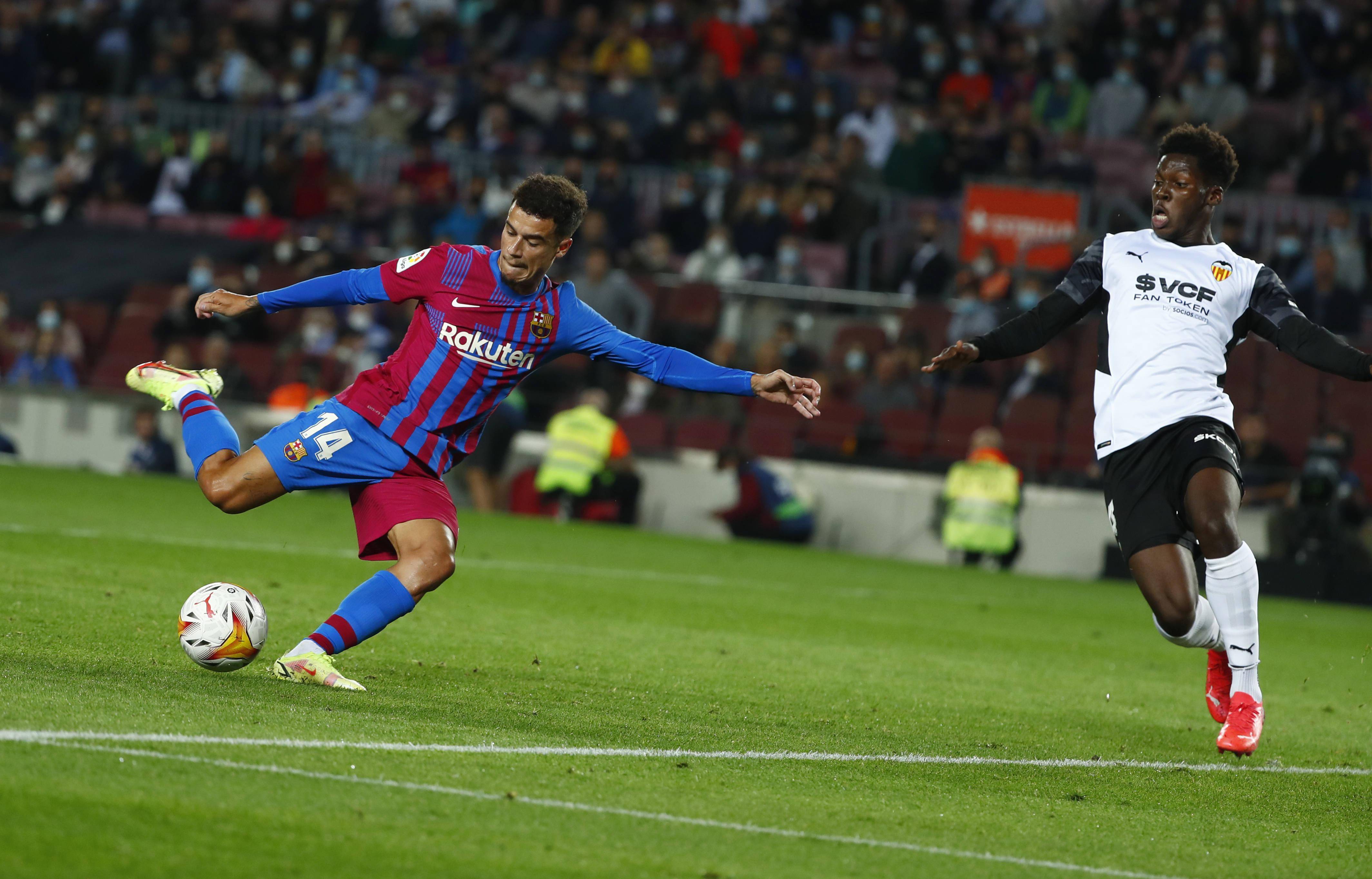 巴塞罗那队新引援加盟,助力球队冲击冠军 巴塞罗那队新引援加盟,助力球队冲击冠军