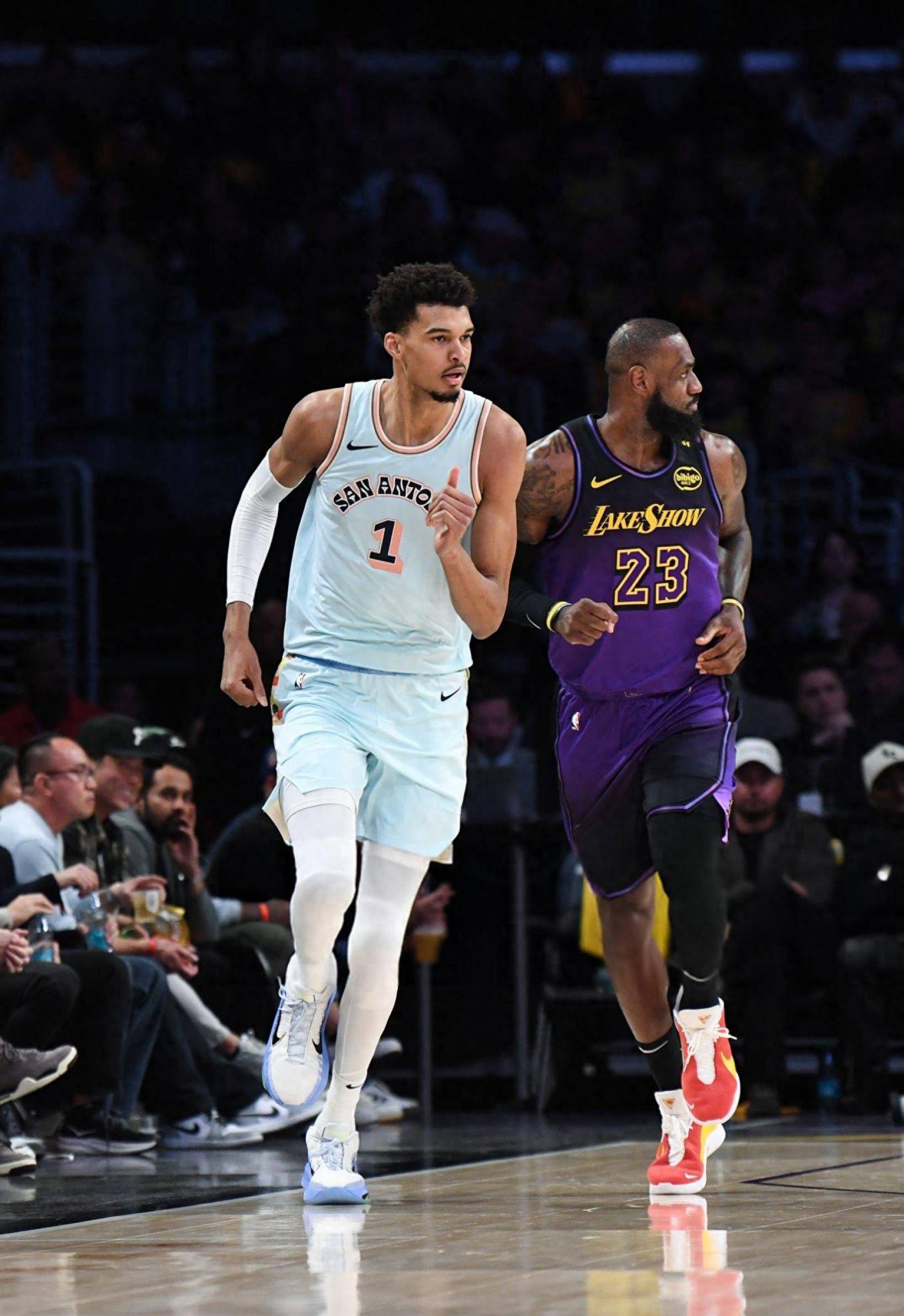 保罗两双表现,太阳晋级西部半决赛将对阵湖人 保罗两双表现,太阳晋级西部半决赛将对阵湖人