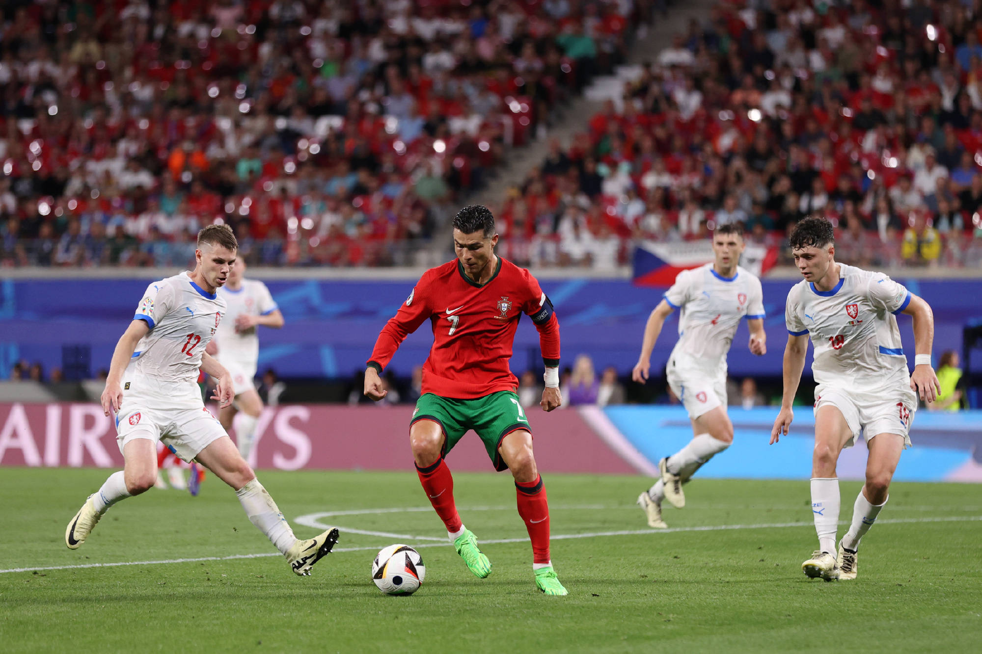 长传直塞制造绝杀,让球队惊鸿一瞥 长传直塞制造绝杀,让球队惊鸿一瞥