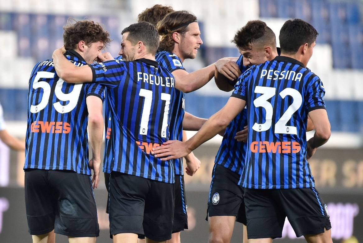 亚特兰大队在主场对佛罗伦萨展开角逐 亚特兰大队在主场对佛罗伦萨展开角逐