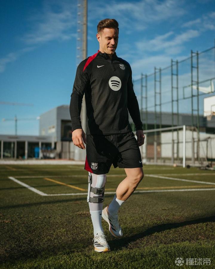 巴塞罗那球员在社交媒体上分享训练日常 巴塞罗那球员在社交媒体上分享训练日常