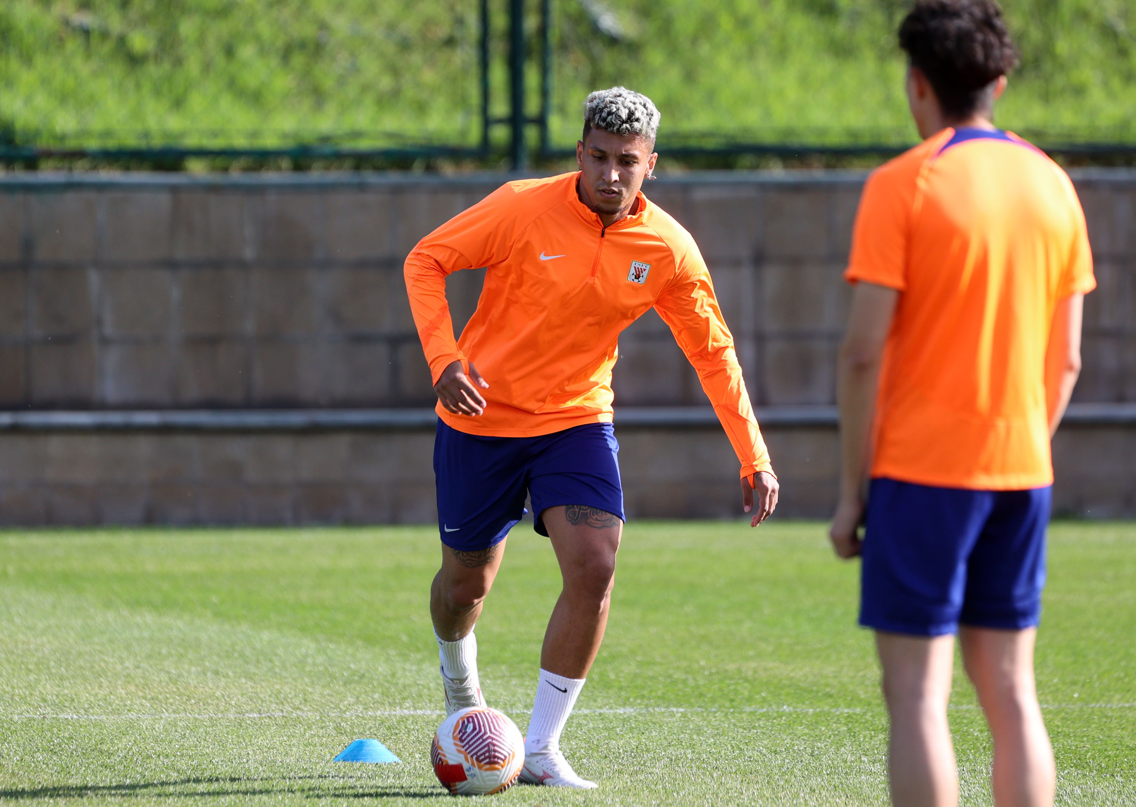 巴塞罗那球员在社交媒体上分享训练日常 巴塞罗那球员在社交媒体上分享训练日常