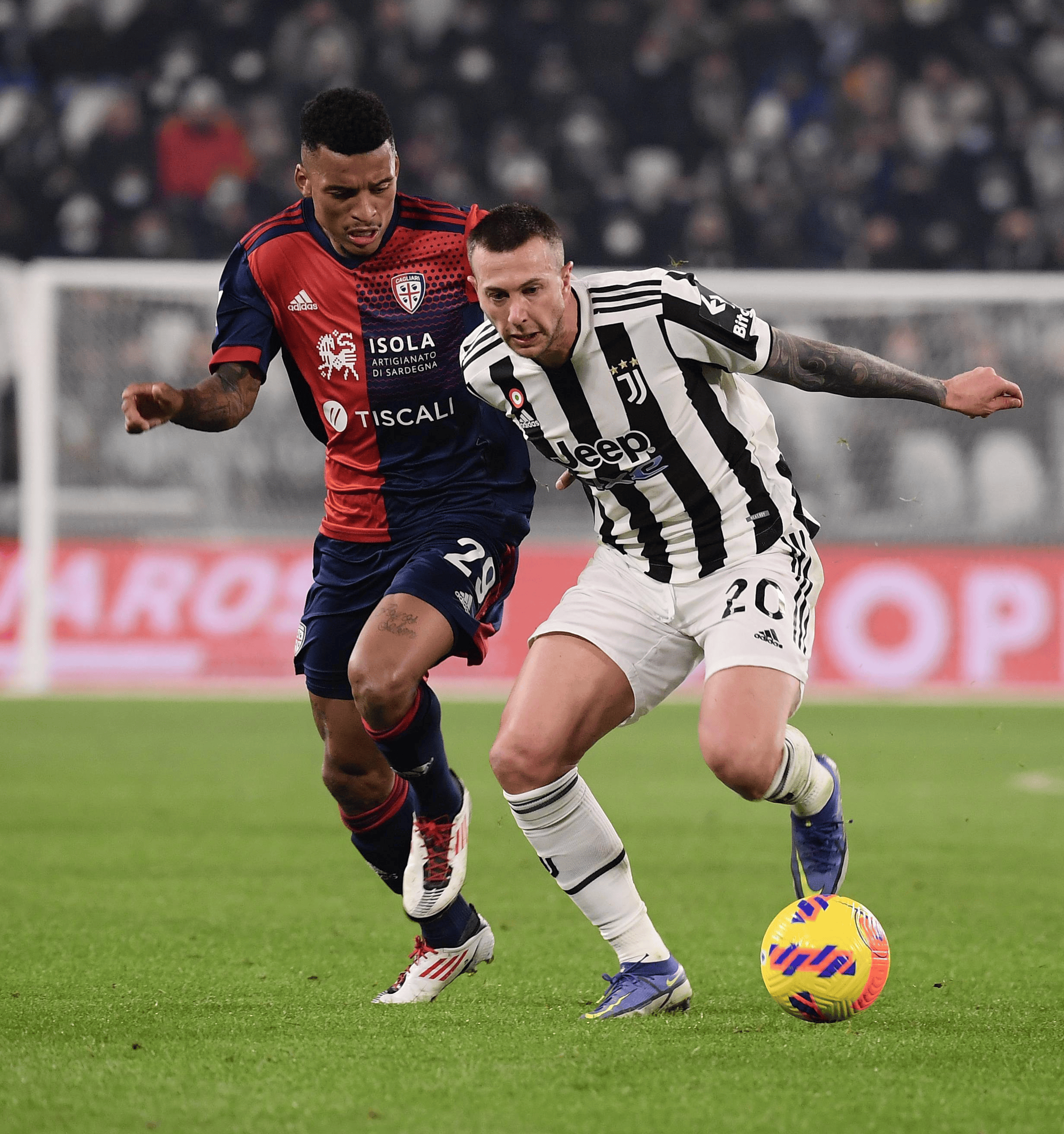 尤文图斯中场控球精准,助球队占据主动 尤文图斯中场控球精准,助球队占据主动