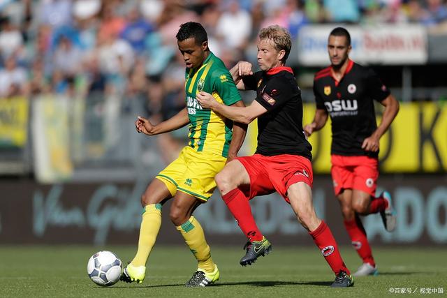 尤文图斯中场控球精准,助球队占据主动 尤文图斯中场控球精准,助球队占据主动