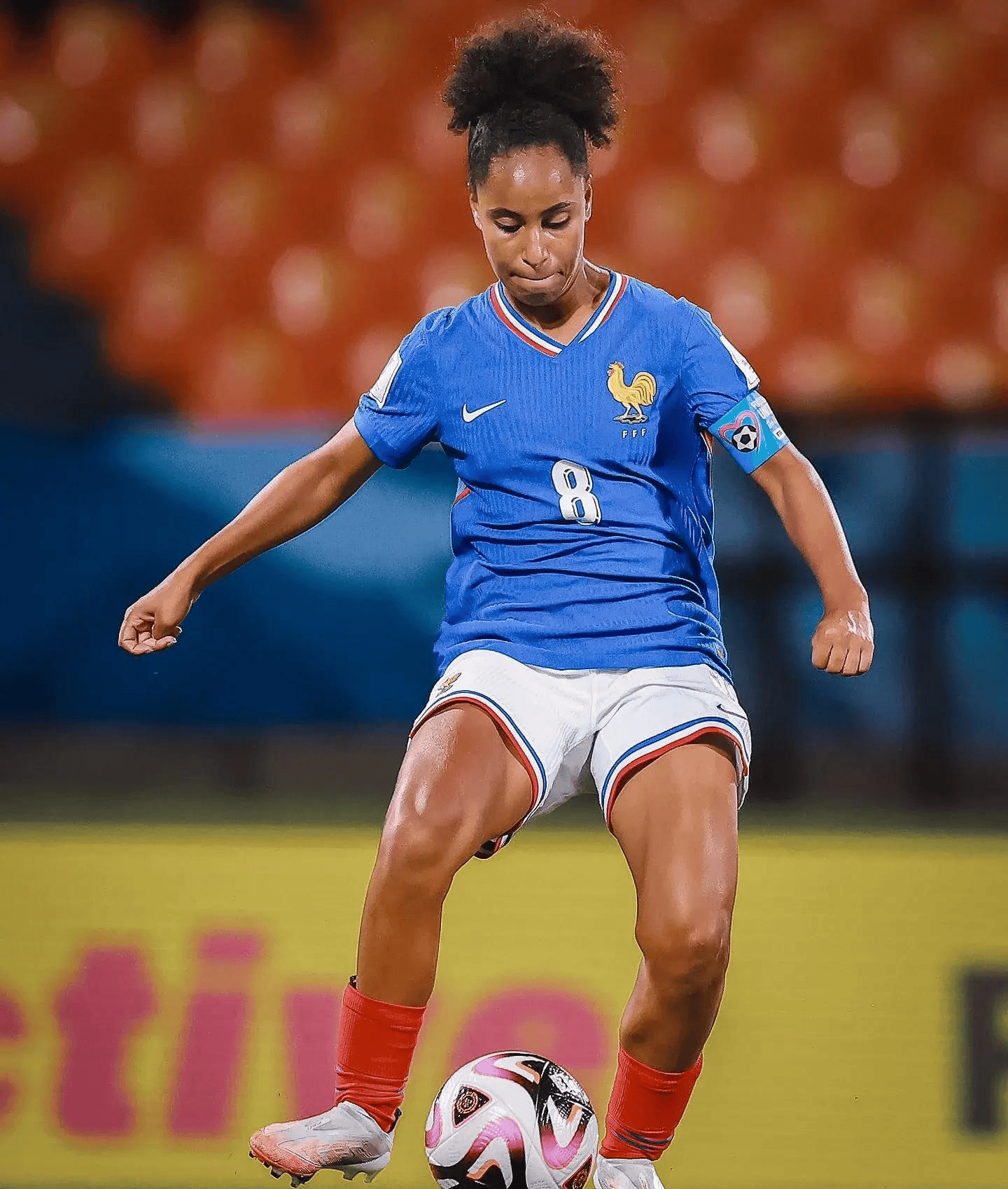 荷兰女足队员在比赛中破门得分 荷兰女足队员在比赛中破门得分