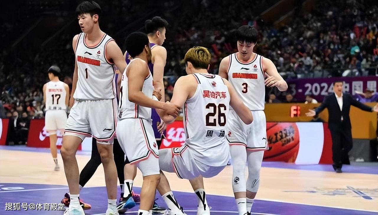 广州男篮备战艰难,球迷呼吁支持 广州男篮备战艰难,球迷呼吁支持