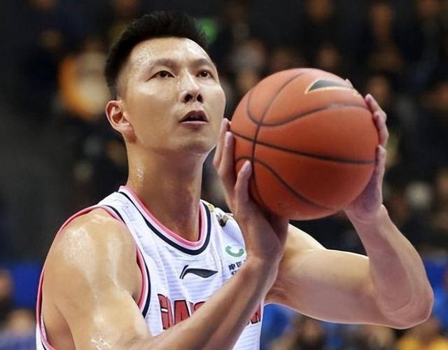 易建联携手队友力挫对手,广东队晋级总决赛 易建联携手队友力挫对手,广东队晋级总决赛