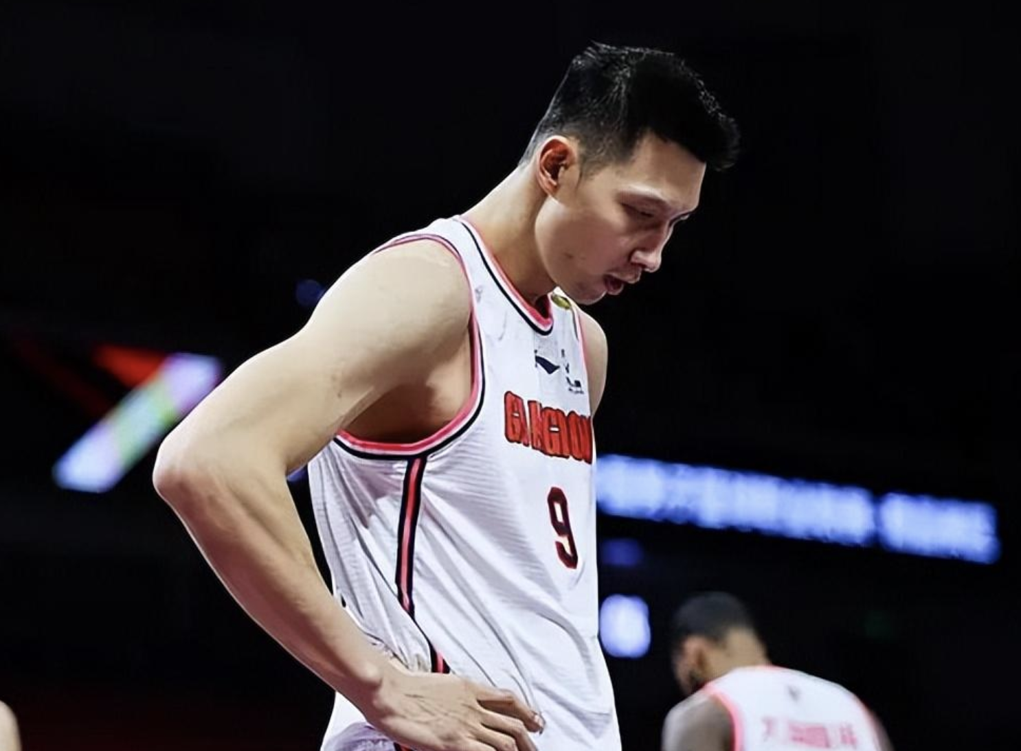 易建联携手队友力挫对手,广东队晋级总决赛 易建联携手队友力挫对手,广东队晋级总决赛