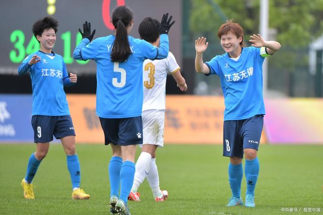 无可阻挡!女球员在比赛中展现实力,夺得胜利 无可阻挡!女球员在比赛中展现实力,夺得胜利