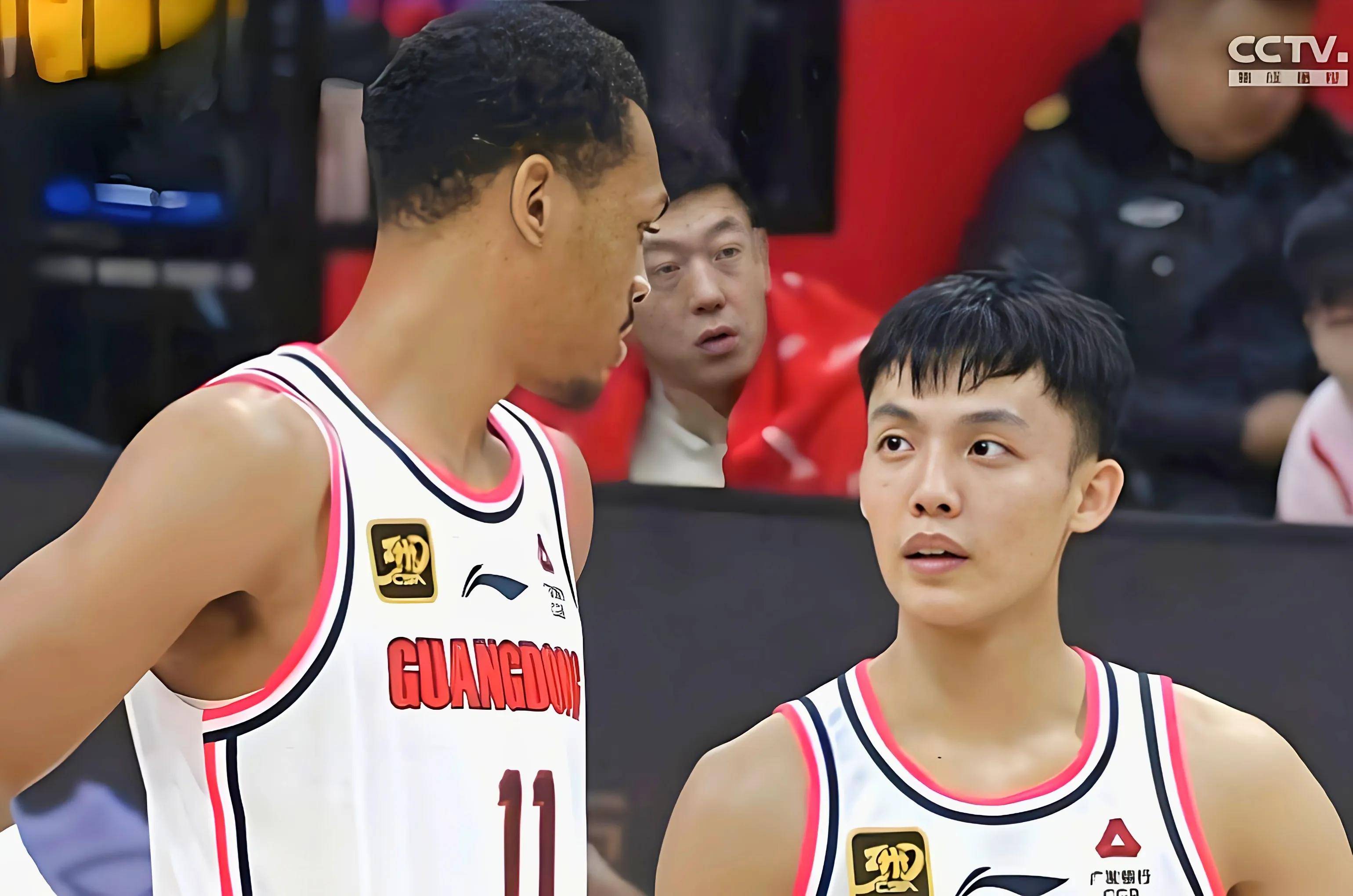 广东男篮再擒福建队,继续领跑积分榜 广东男篮再擒福建队,继续领跑积分榜