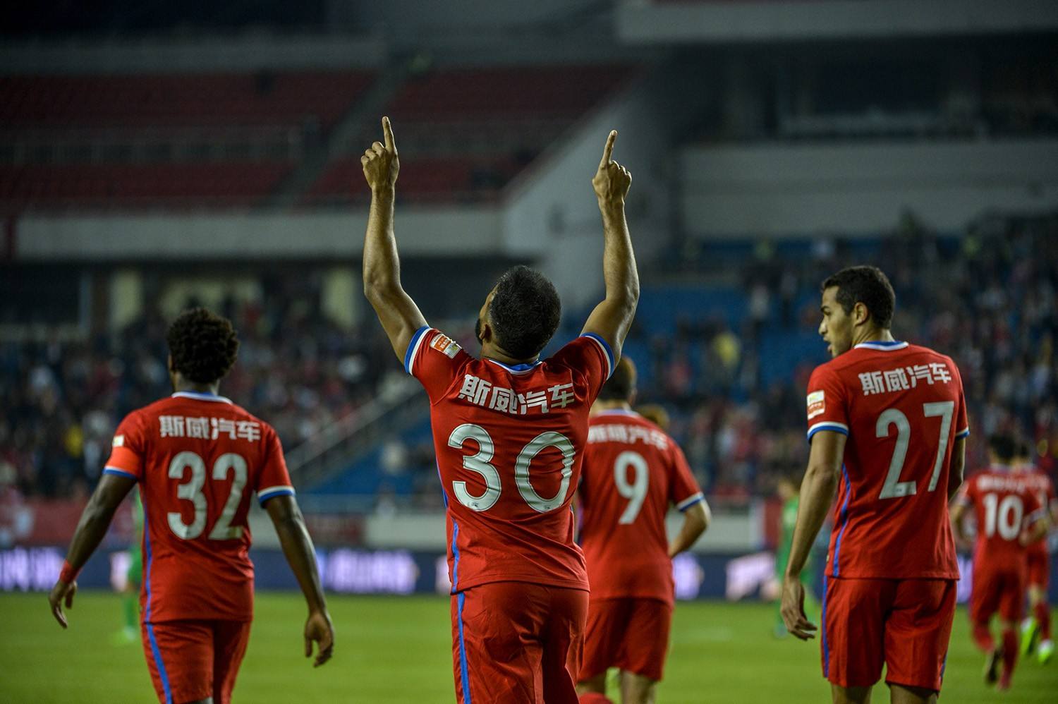 新兴球队表现抢眼，成为黑马力量