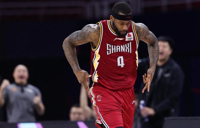 星空体育官网-联盟老将球员拿下生涯新高得分，帮助球队击败对手