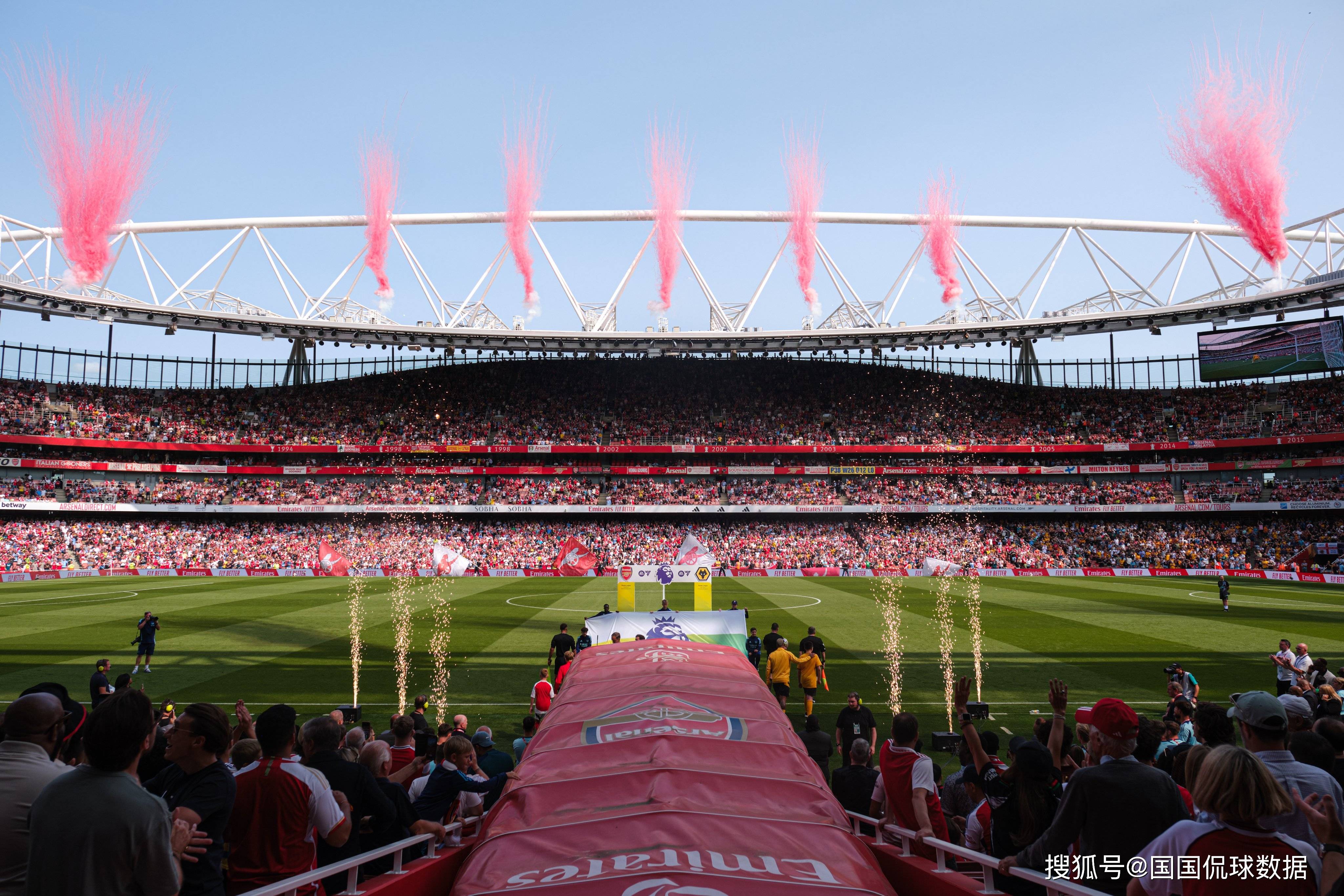 狂扫狼队,阿斯顿维拉主场完胜 狂扫狼队,阿斯顿维拉主场完胜