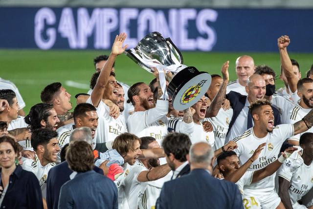 西班牙足球明星攀登高峰,赛季关键转折引人期待 西班牙足球明星攀登高峰,赛季关键转折引人期待