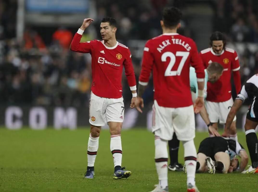 沙尔克04遭遇连败,陷入保级泥潭 沙尔克04遭遇连败,陷入保级泥潭