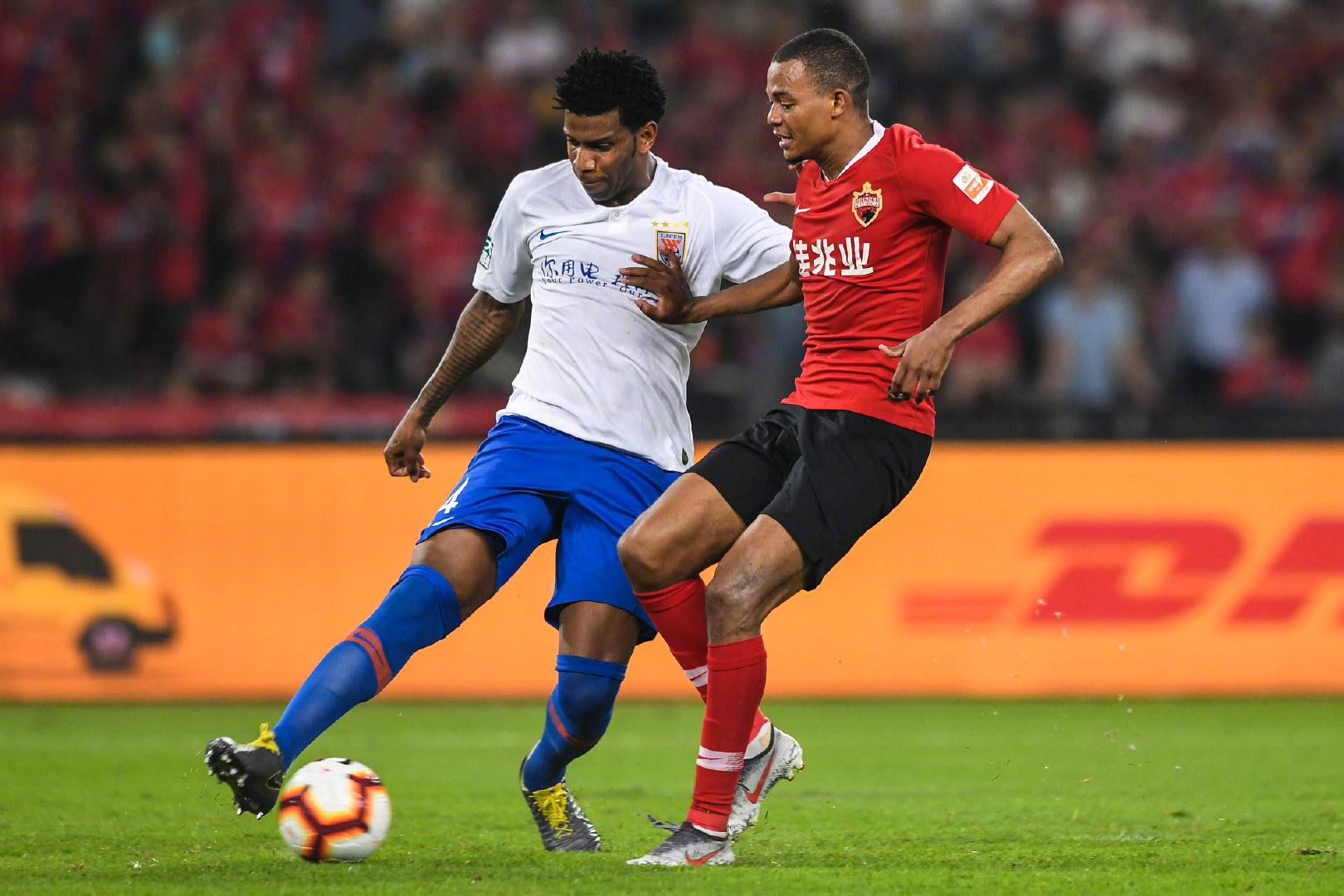 深圳佳兆业主场战平山东泰山,保持中游位置 深圳佳兆业主场战平山东泰山,保持中游位置