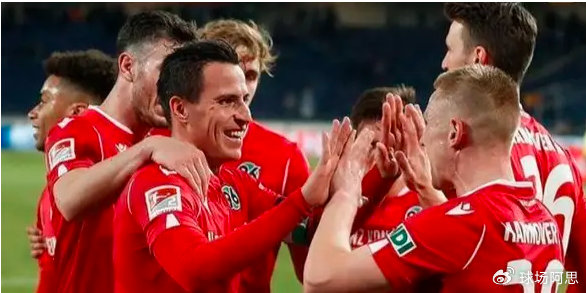 汉诺威胜利不易,球队精神焕发 汉诺威胜利不易,球队精神焕发