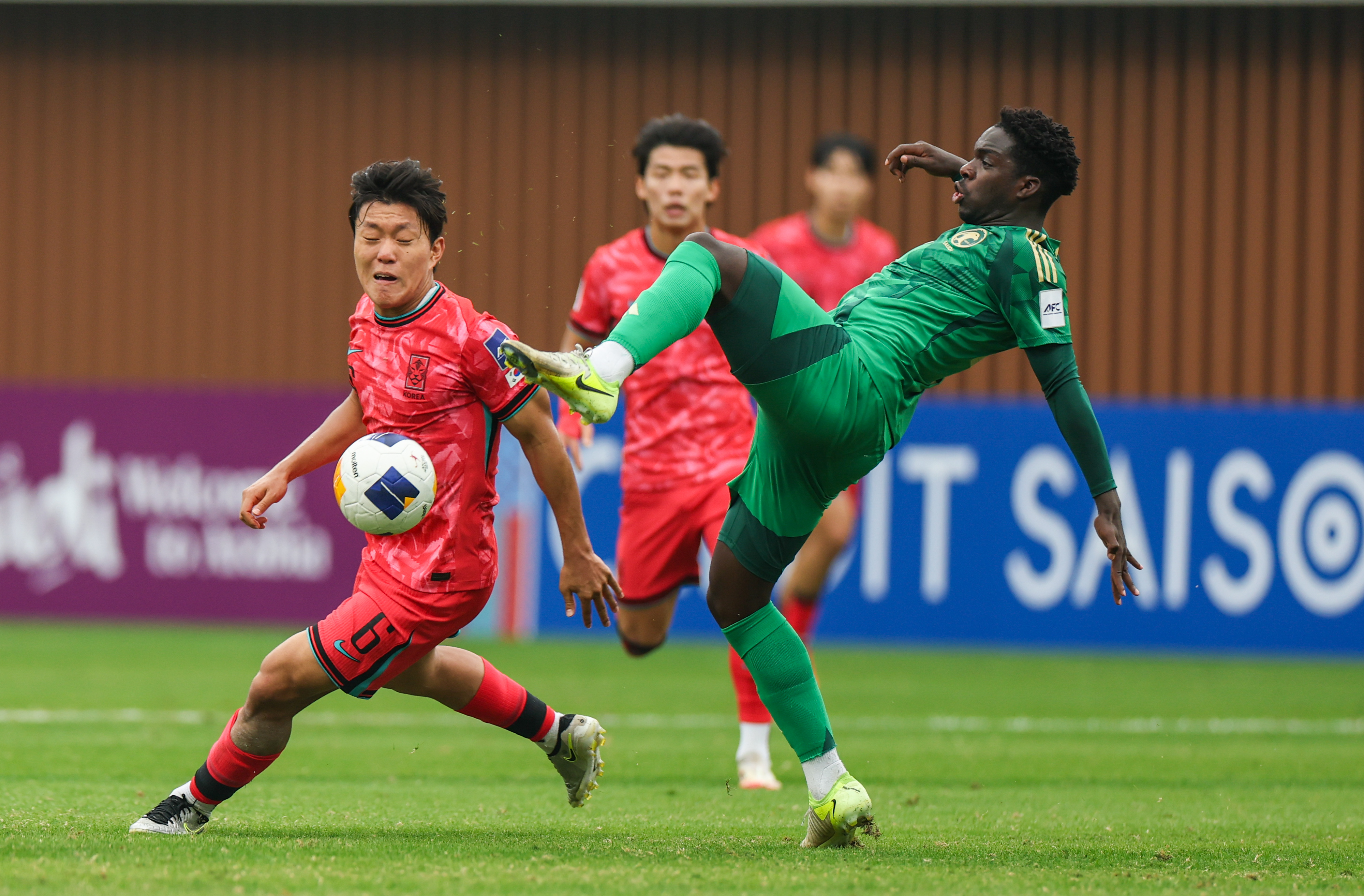 亚洲足球联赛中的精彩一幕 亚洲足球联赛中的精彩一幕