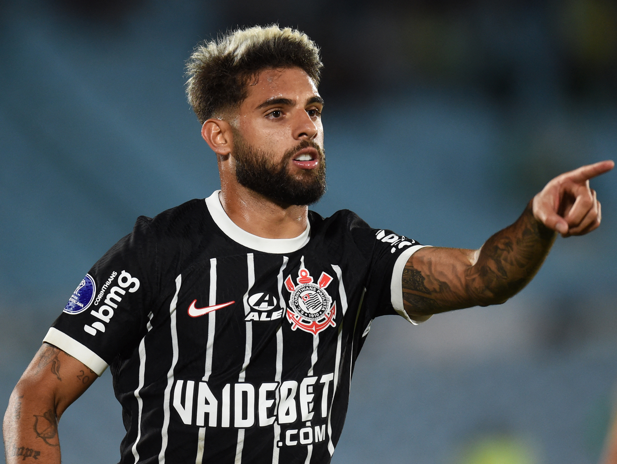 巴西队前锋费尔南多本赛季进球不断,完美发挥 巴西队前锋费尔南多本赛季进球不断,完美发挥